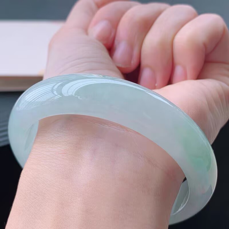 Waxachtige, enkelkleurige sier - Bracelets recensie en prijs