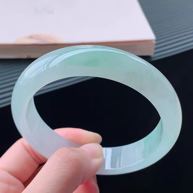Waxachtige, enkelkleurige sier - Bracelets recensie en prijs