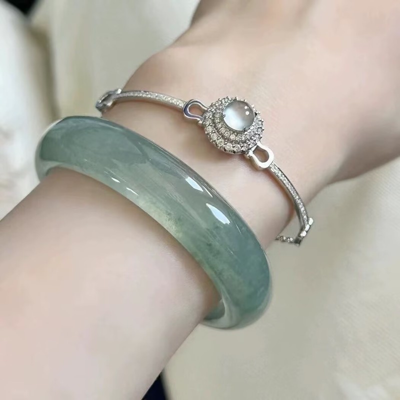 Armband met bloemmotieven van  - Bracelets recensie en prijs