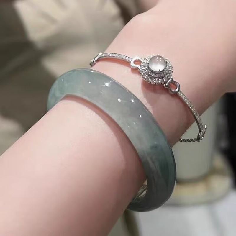 Armband met bloemmotieven van  - Bracelets recensie en prijs