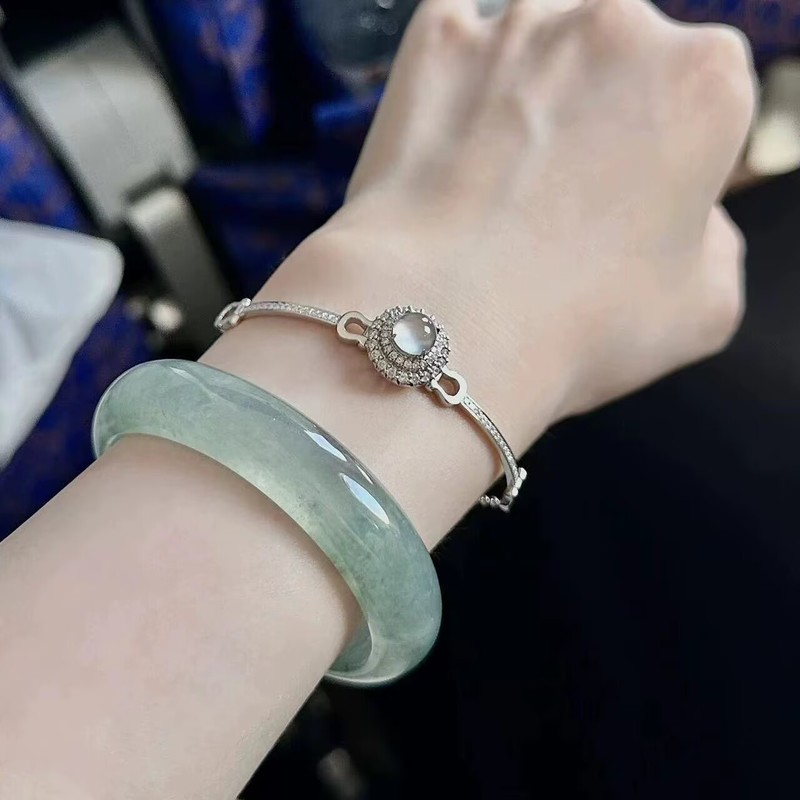 Armband met bloemmotieven van  - Bracelets recensie en prijs